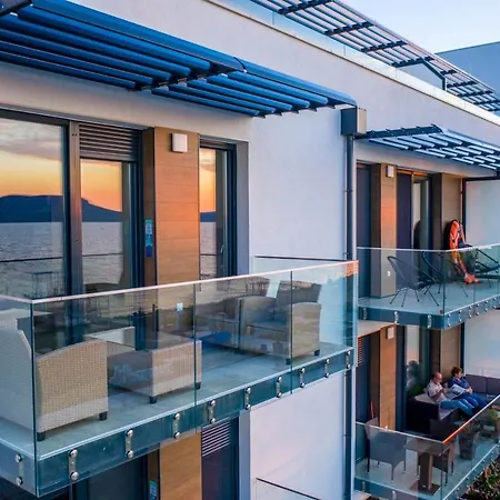 At The And View Apartment